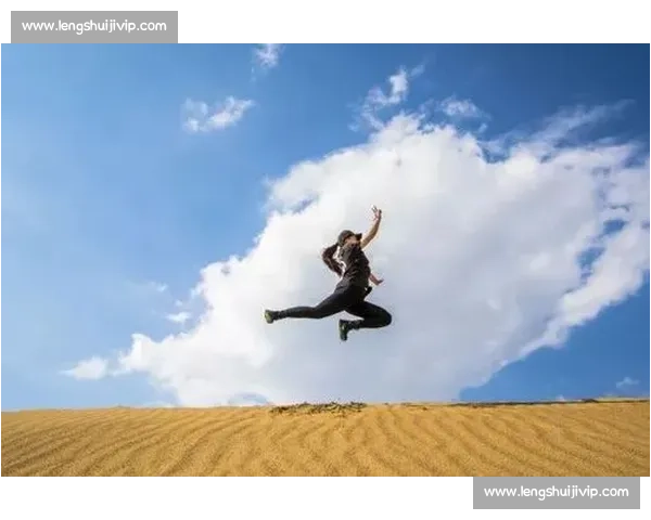 阳光沙海燃动青岛：世界沙排巡回赛演绎肌肉线条与海浪的交响