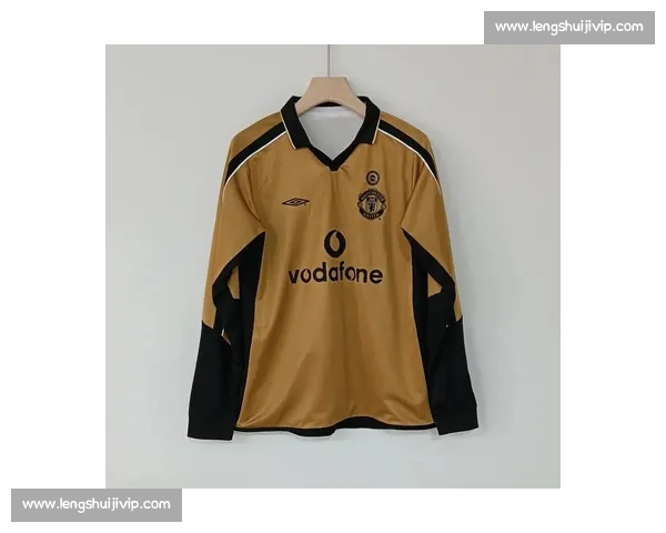 贝巴领衔！曼联二客球衣重现 90 年代经典，黑黄风暴席卷老特拉福德