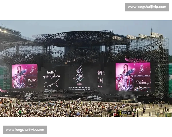 张韶涵重庆开唱，阳台观众隔空应援太暖